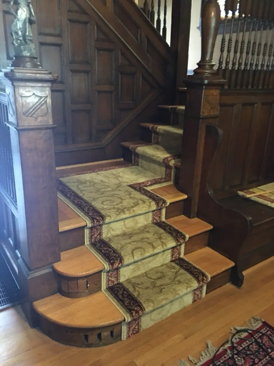 Bordered stair runner installed on a wooden staircase by Remnant City